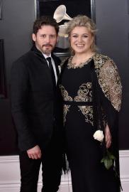 How Kelly Clarkson Coped Amid Ex Brandon Blackstock’s Cancer: Source