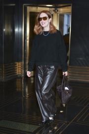 Julianne Moore’s $12,900 Bottega Bag Look Is a Rich Mom Must — The Look for $34