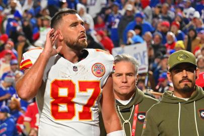 Travis Kelce Reacts as Buffalo Bills Fans Heckle Him During Massive Win