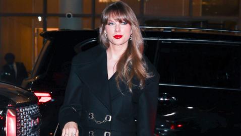 Taylor Swift Wore the Quintessential Fall Sweater Look We're Adding to Cart STAT